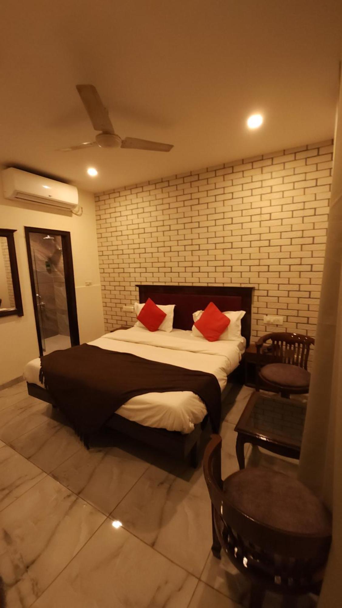 Hotel Multitech Premium จัณฑีครห์ ภายนอก รูปภาพ