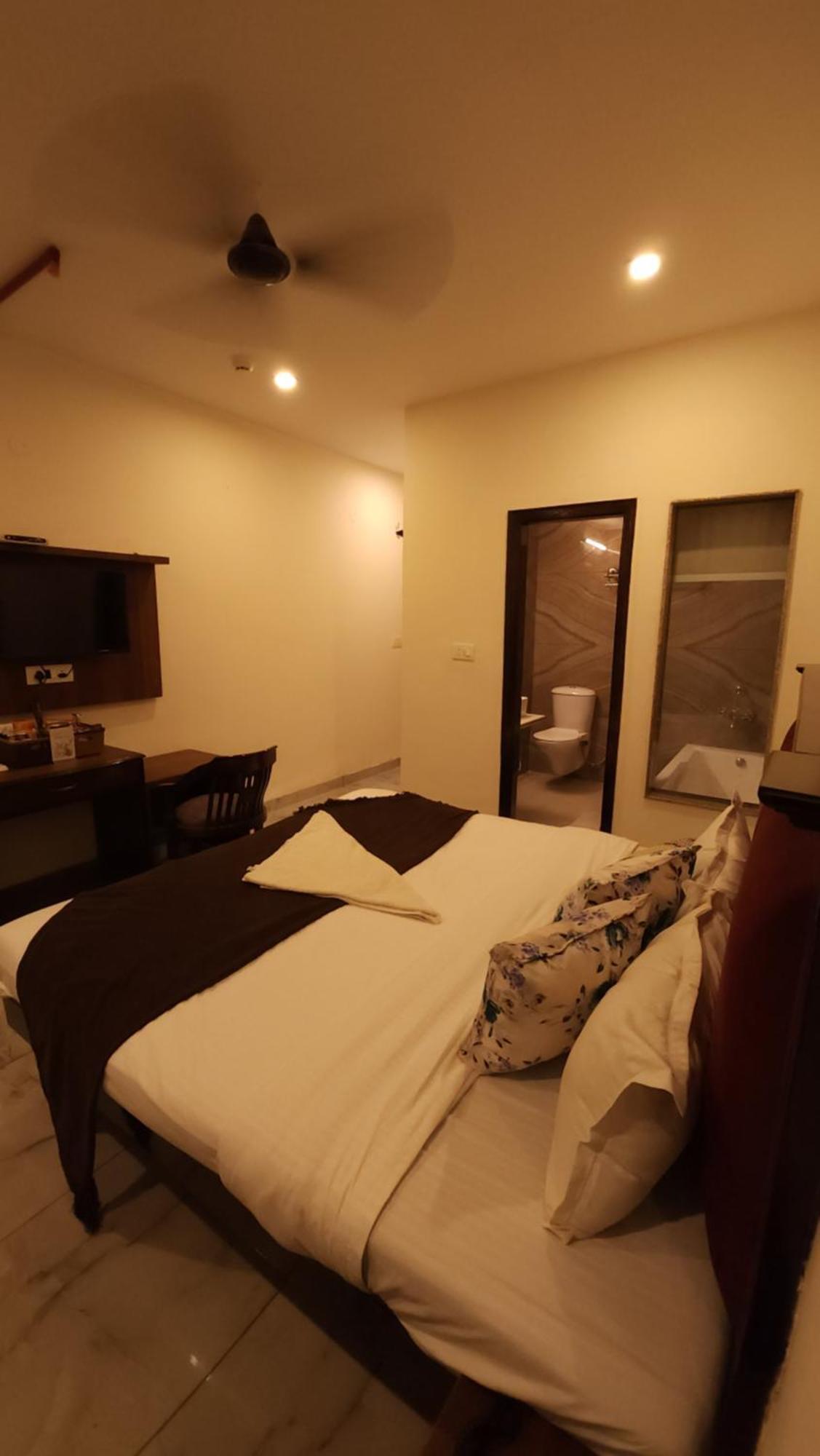 Hotel Multitech Premium จัณฑีครห์ ภายนอก รูปภาพ