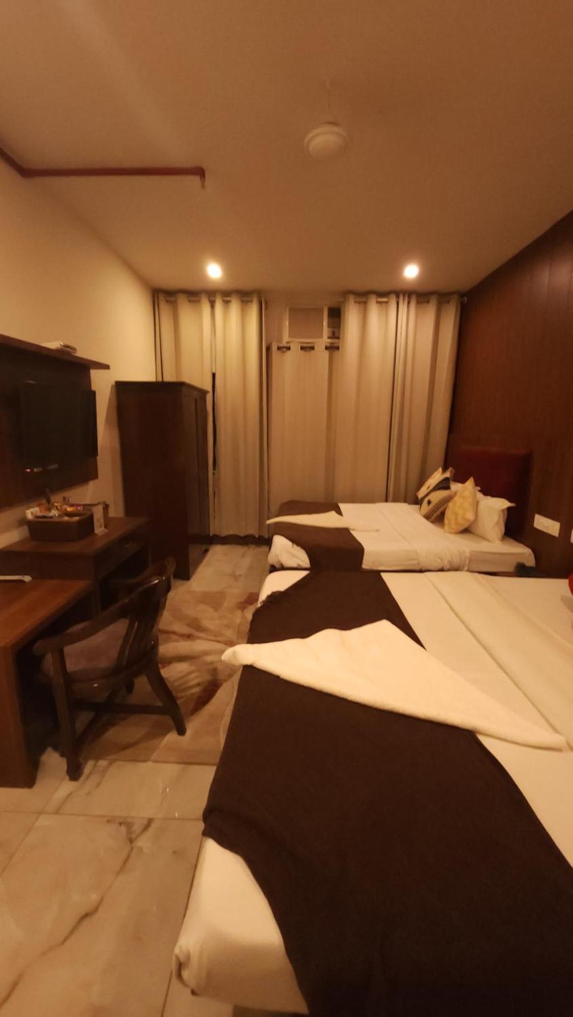 Hotel Multitech Premium จัณฑีครห์ ภายนอก รูปภาพ